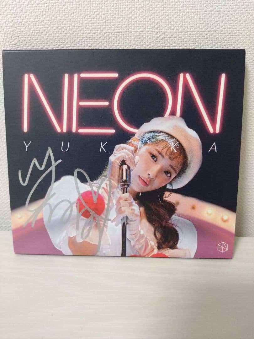 YUKIKA　寺本來可　韓国　NEON サイン入りCD 　LOONA 今月の少女
